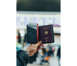 Обложка для паспорта Travelfinder с технологией Find My