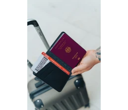 Обложка для паспорта Travelfinder с технологией Find My
