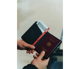 Обложка для паспорта Travelfinder с технологией Find My