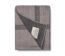 Плед VINGA Monogram из переработанного полиэстера GRS, 170x130 см