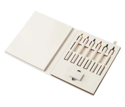 Набор цветных карандашей и листочков для рисования из молочной бумаги 