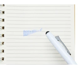 Пластиковая шариковая ручка пиши-стирай 