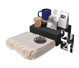 Подарочный набор «Re:Nest» с пледом, кружкой и вареньем