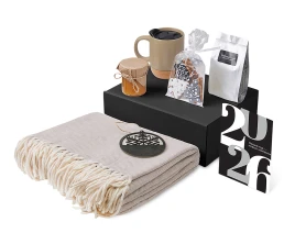 Подарочный набор c пледом, кружкой и вареньем, бежевый