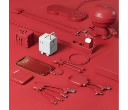 Универсальный адаптер Xoopar Luggie со встроенными вилками типов EU, UK, US и AUS