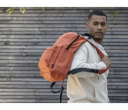 Байрон рюкзак для 14-дюймового ноутбука объемом 16 л, изготовленный из переработанных материалов по стандарту GRS, кирпичный