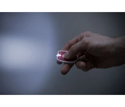 Брелок-фонарик Vivid, ver.2 в пакете, красный с белым