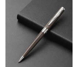 Ручка шариковая Pierre Cardin коллекция «СЕКРЕТ БИЗНЕС | SECRET BUSINESS». Корпус - латунь и лак. Отделка и детали дизайна - сталь, хром. Цвет - перламутровый бежевый. Упаковка В.
