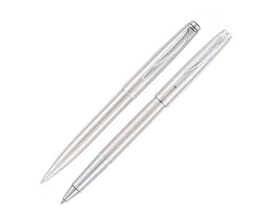 Набор Pierre Cardin коллекция «ПАРА (PEN&PEN)» : ручка шариковая + роллер. Корпус - латунь и хромоникилевое покрытие.Отделка и детали дизайна - сталь, хром. Цвет - серебристый. Упаковка Е.