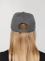 Бейсболка Snapback с прямым козырьком — фото 30