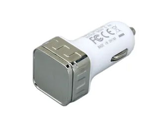 Квадратная автомобильная зарядка на 2 USB-порта — фото 1